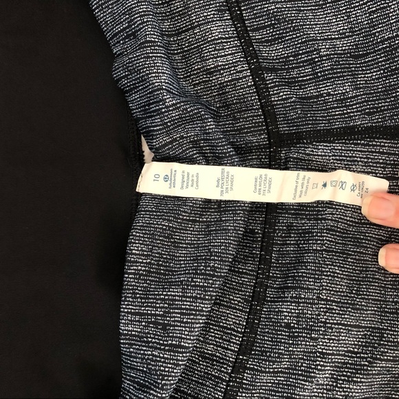 Lululemon Wunder Under Crop *Full-On Luxtreme - Picture 3 of 5